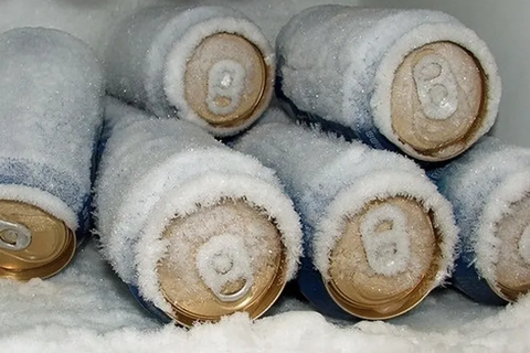 Cerveja pode ir no congelador? O que realmente dá errado